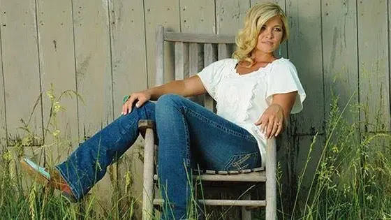What Are Mom Fit Jeans? A Comprehensive Guide